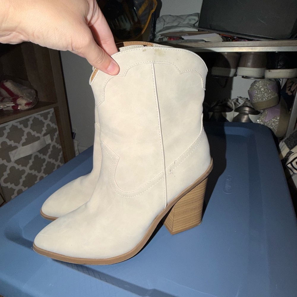 Kohl's Cream Western-Inspired Block Heel Ankle Boots - Picture 2 of 5